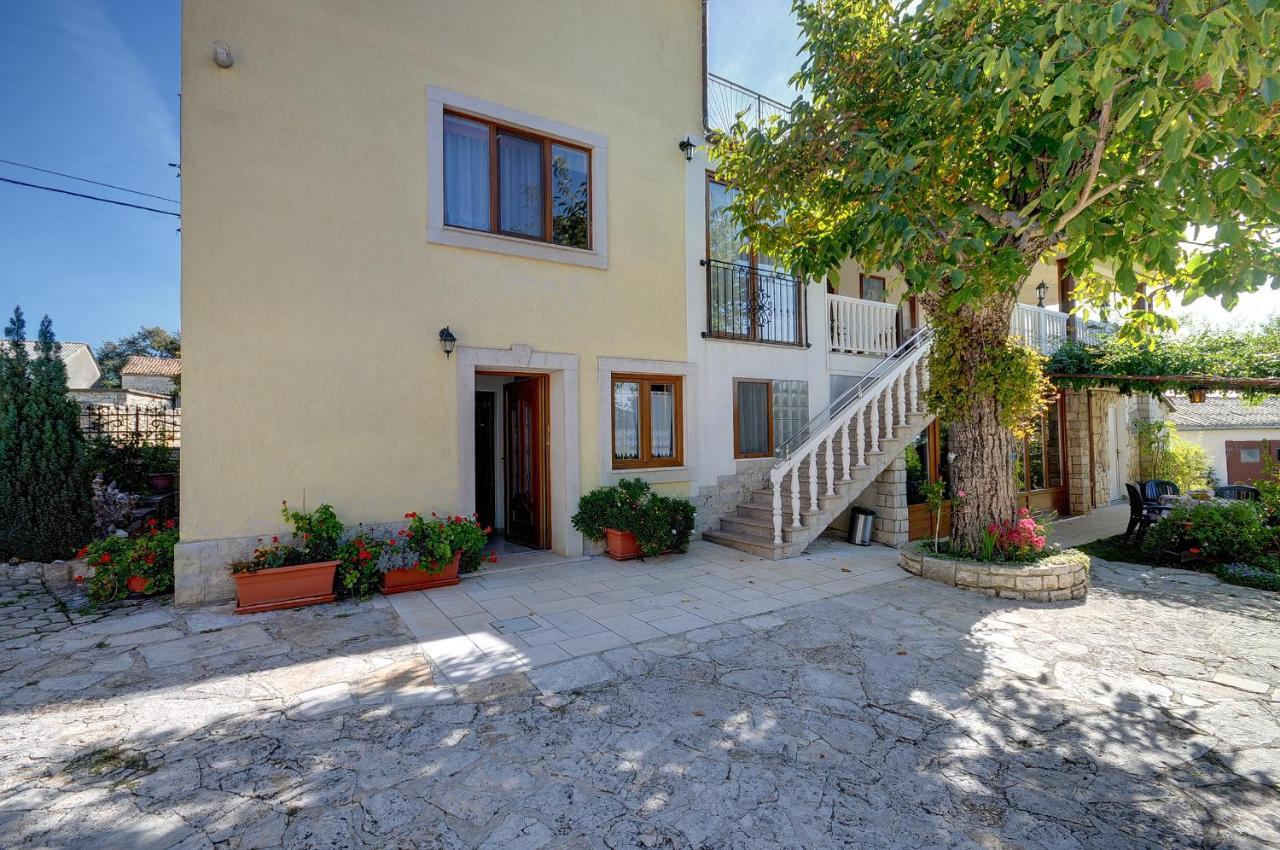 Apartments Faris Kanfanar Exterior photo